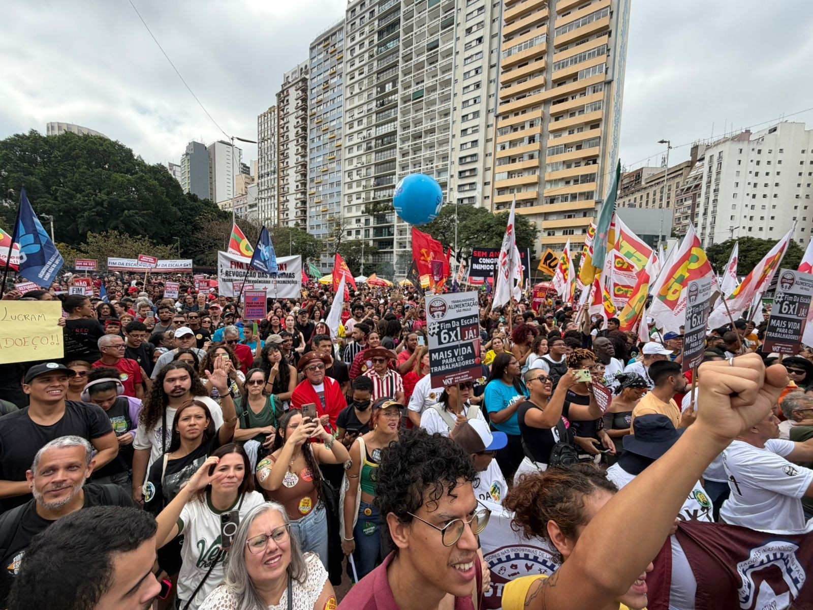 O 1º de Maio em São Paulo: O Barômetro das Demandas Trabalhistas e o Xadrez Político Regional