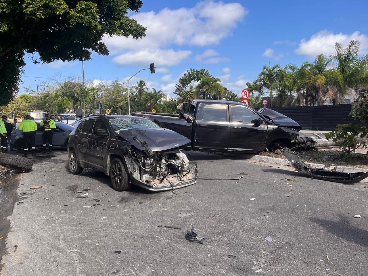 Acidente interdita avenida Beira Rio em João Pessoa