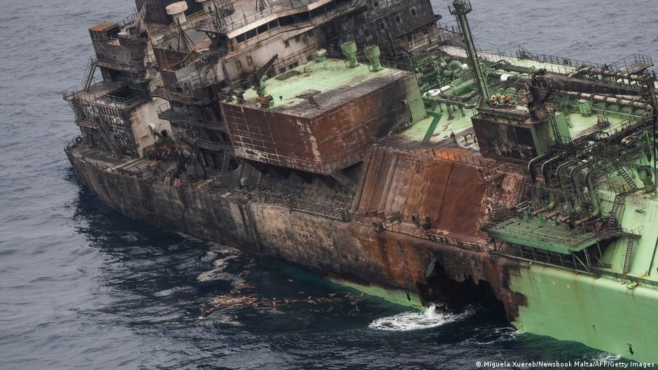 Crise no Mediterrâneo: Tanque Russo à Deriva Expõe Riscos Ecológicos e Tensões Geopolíticas Marítimas