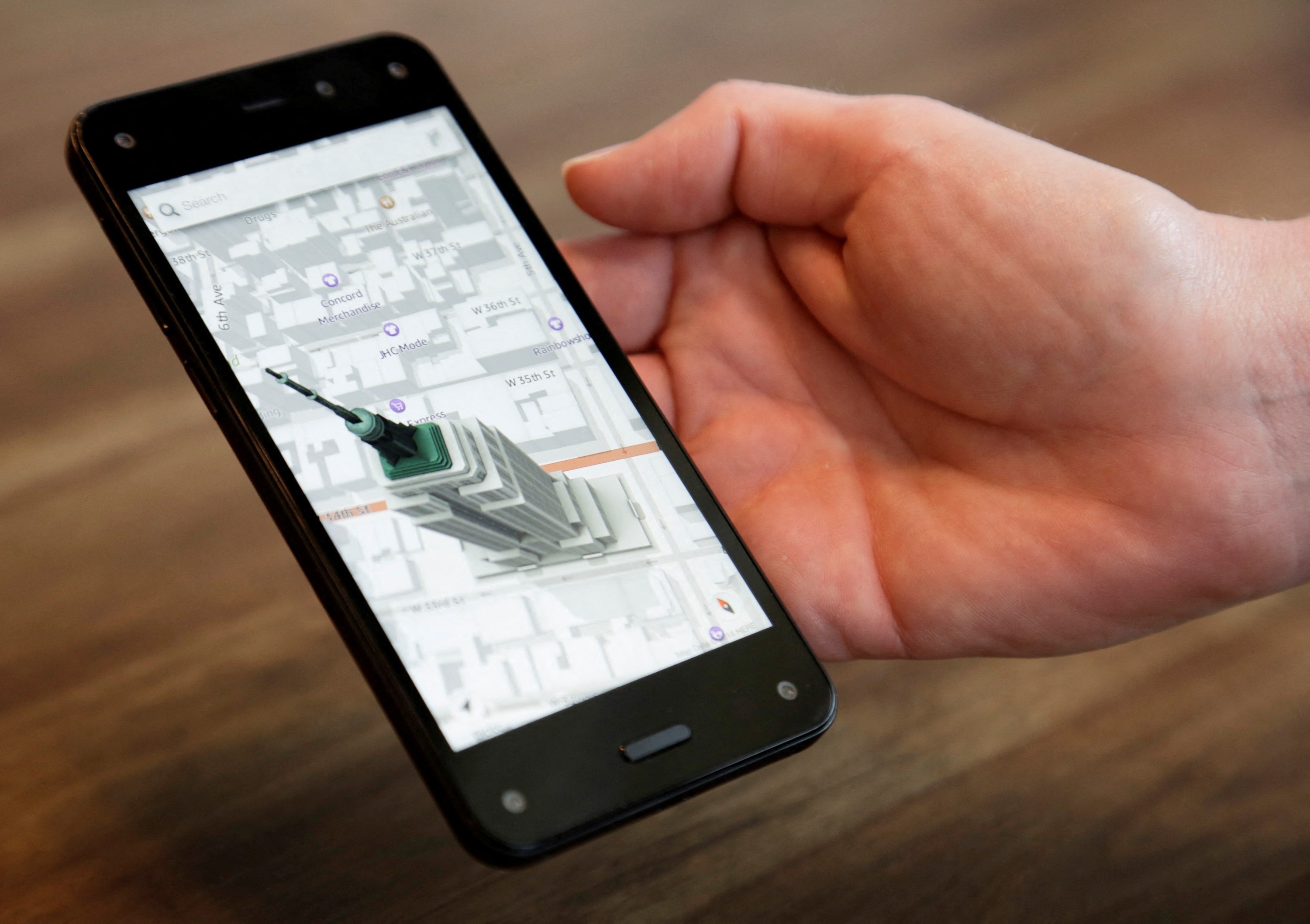 Amazon Retorna ao Mercado de Smartphones com Projeto 'Transformer' Após Fracasso do Fire Phone