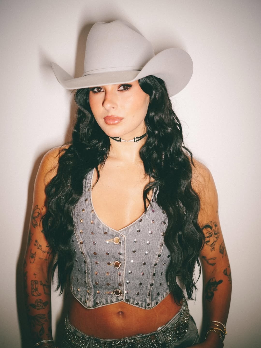 Expovel 2026: Ana Castela Confirma Retorno Triunfal e Projeta Novo Horizonte para a Economia de Rondônia