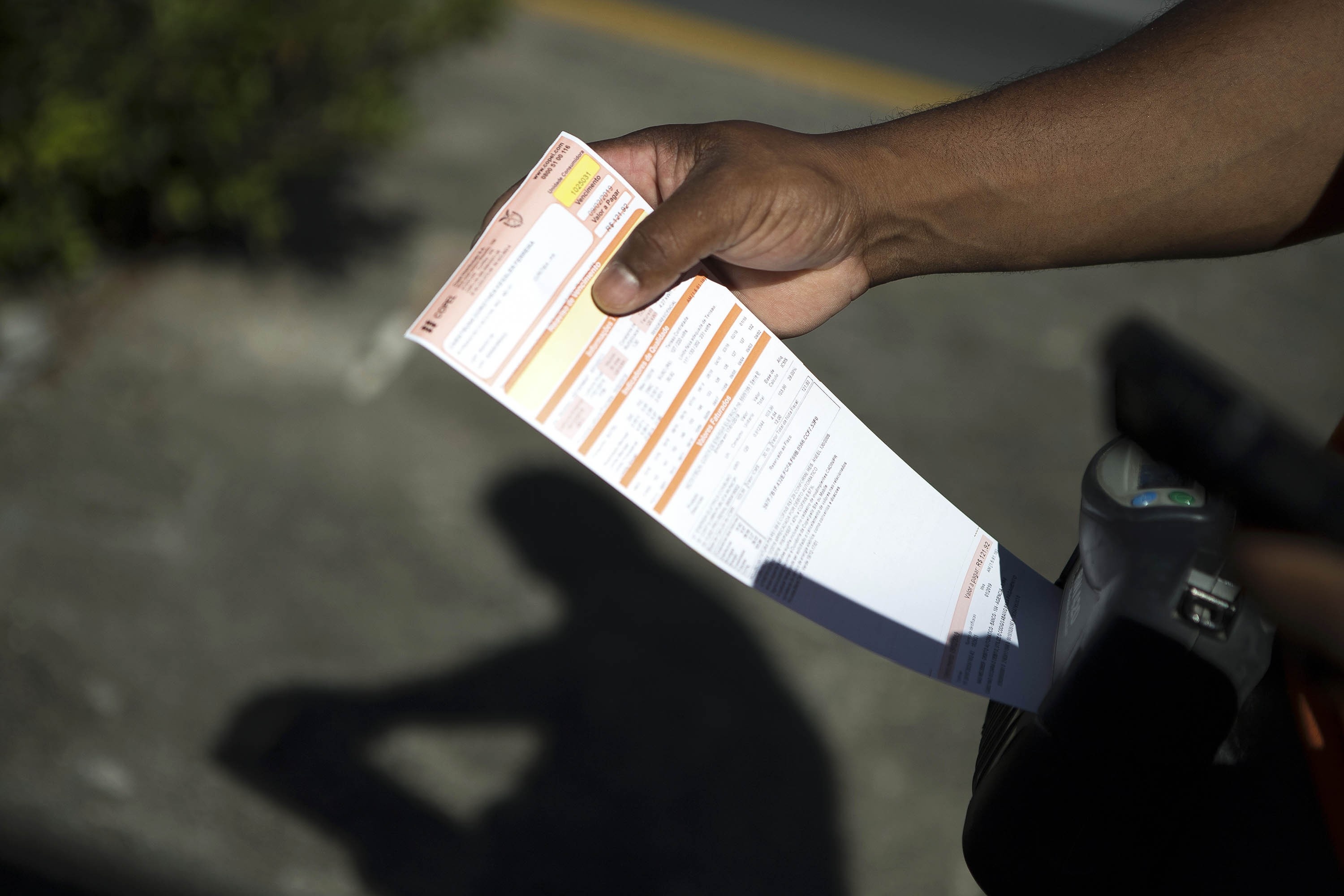 Reajuste de 19,2% na Conta de Luz do Paraná: Entenda o Impacto Além dos Números