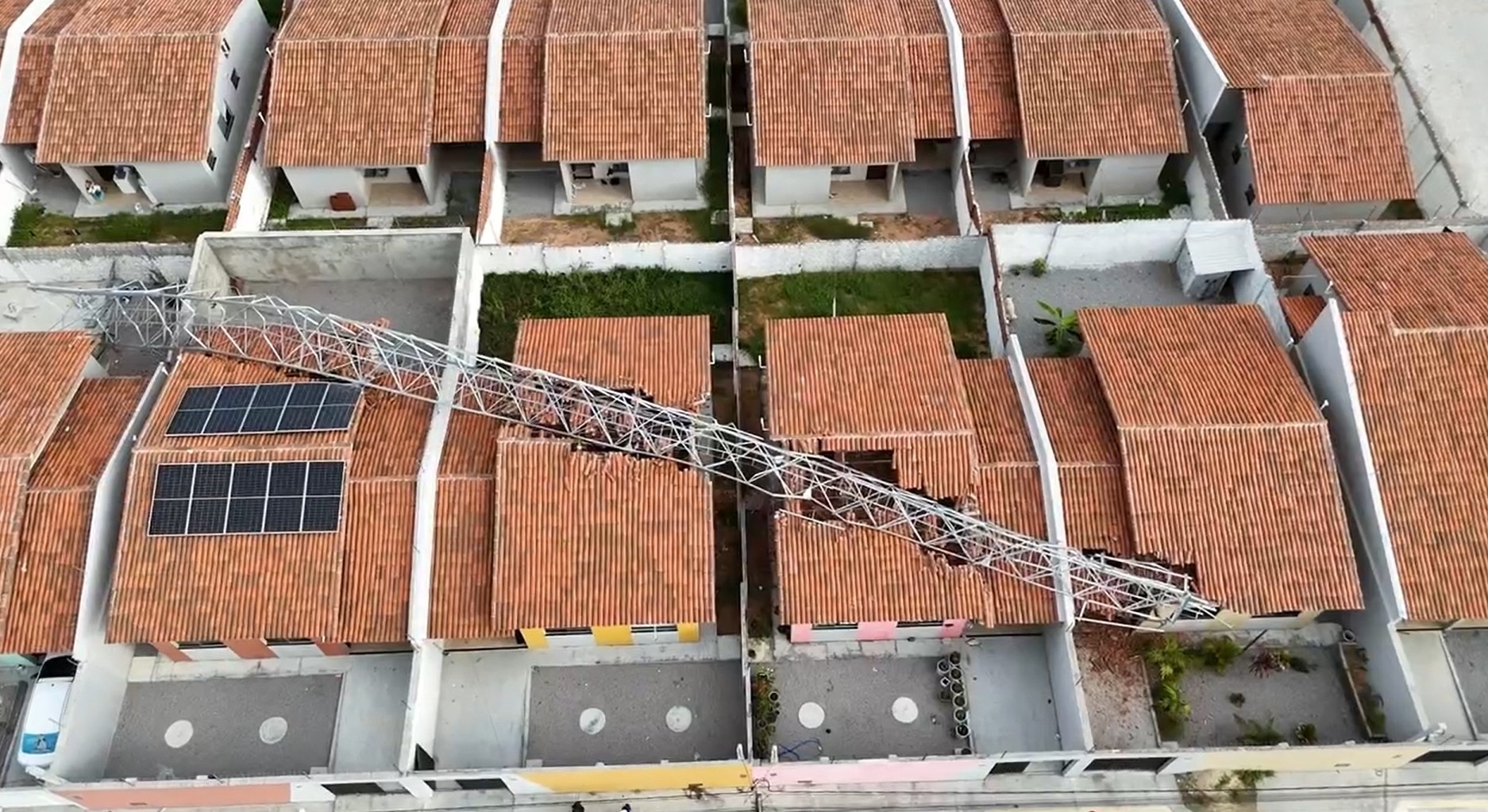 Extremoz: Queda de Antena Revela Desafios Críticos na Segurança e Infraestrutura Urbana da Grande Natal