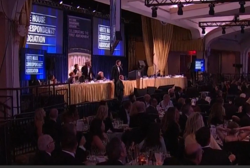 Incidente de Segurança em Jantar de Gala Expondo Fragilidades Políticas e Operacionais