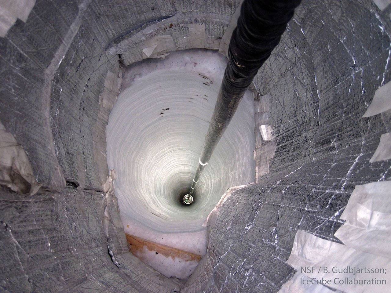 IceCube neutrino observatory Revela Novos detetores de Luz na Antártida