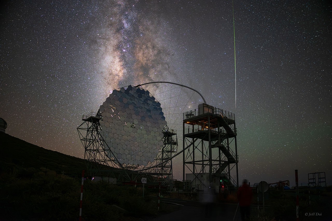 Telescópio astronômico captura imagem Inédita de meteor e Galáxia Noturna