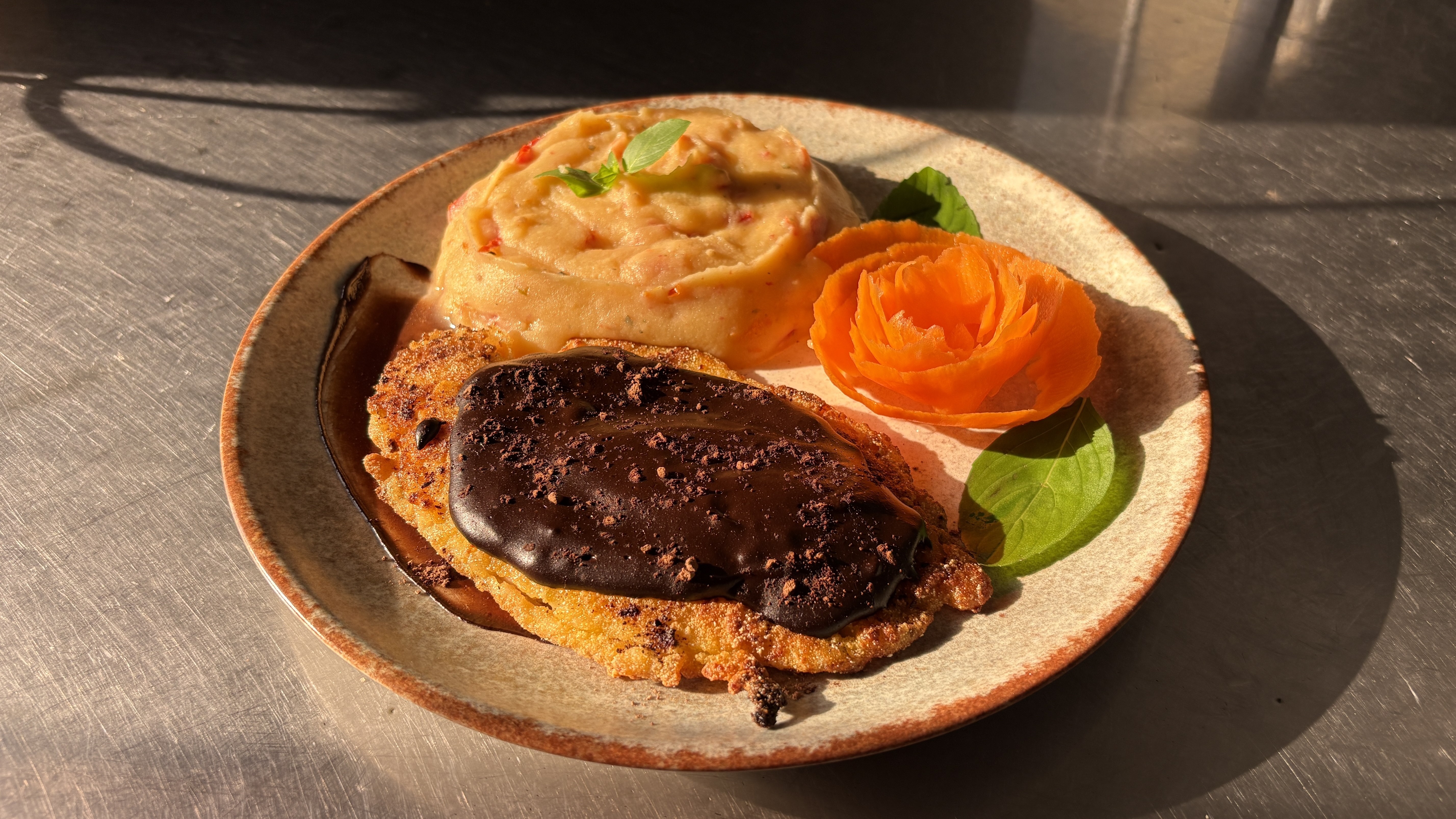 A Transformação Gastronômica de Gramado: O Impacto Regional da Tilápia com Cacau na Sexta-feira Santa