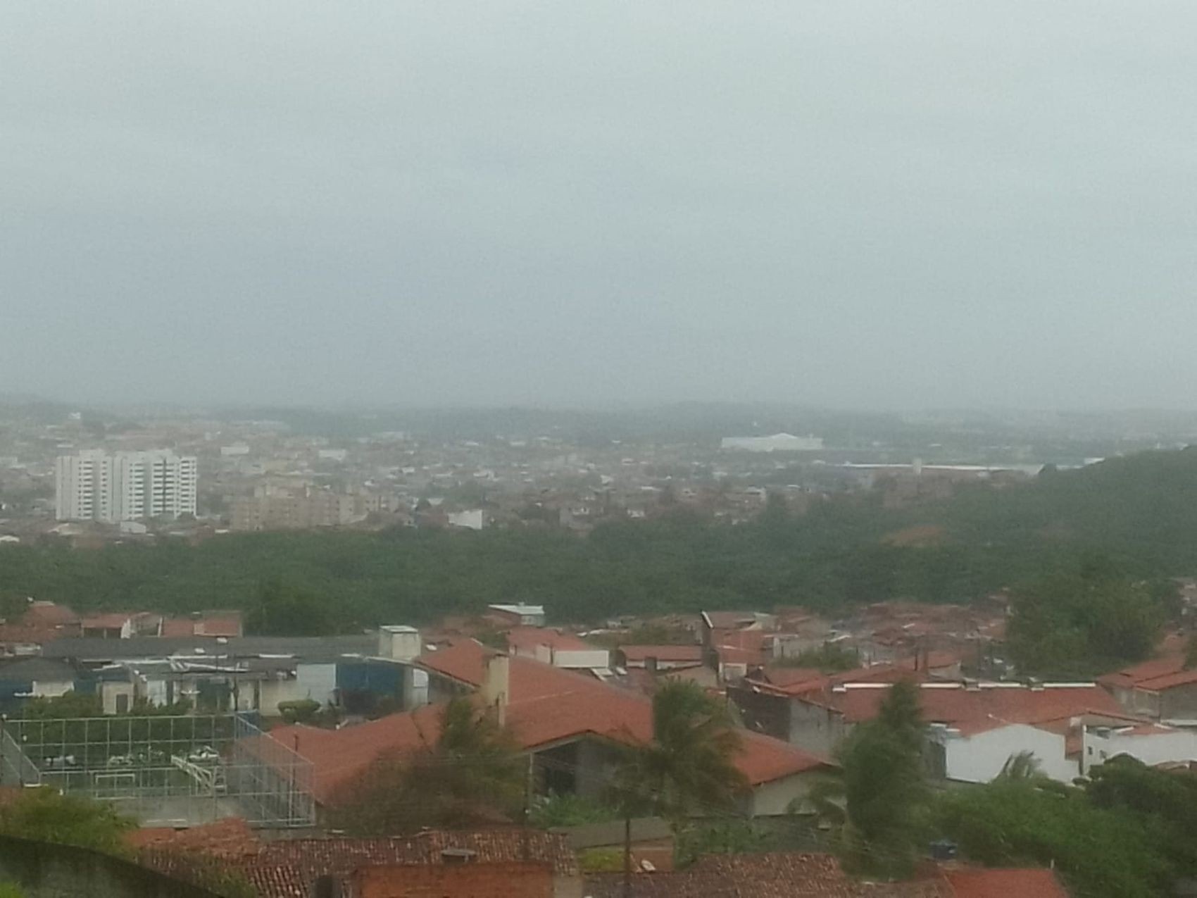 Chuva Intensa em Aracaju: Ameaça Estrutural e Hidrológica Põe Prova Resiliência Urbana