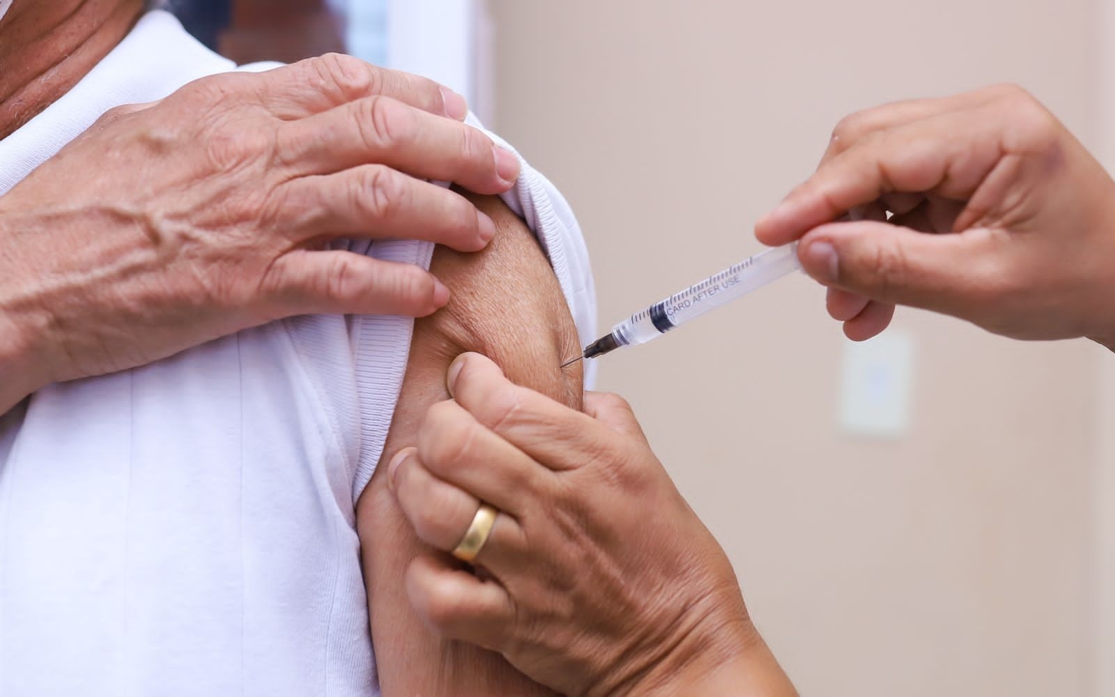 Aracaju Amplia Vacinação contra Gripe: Análise da Estratégia de Saúde Pública e Seus Impactos Regionais
