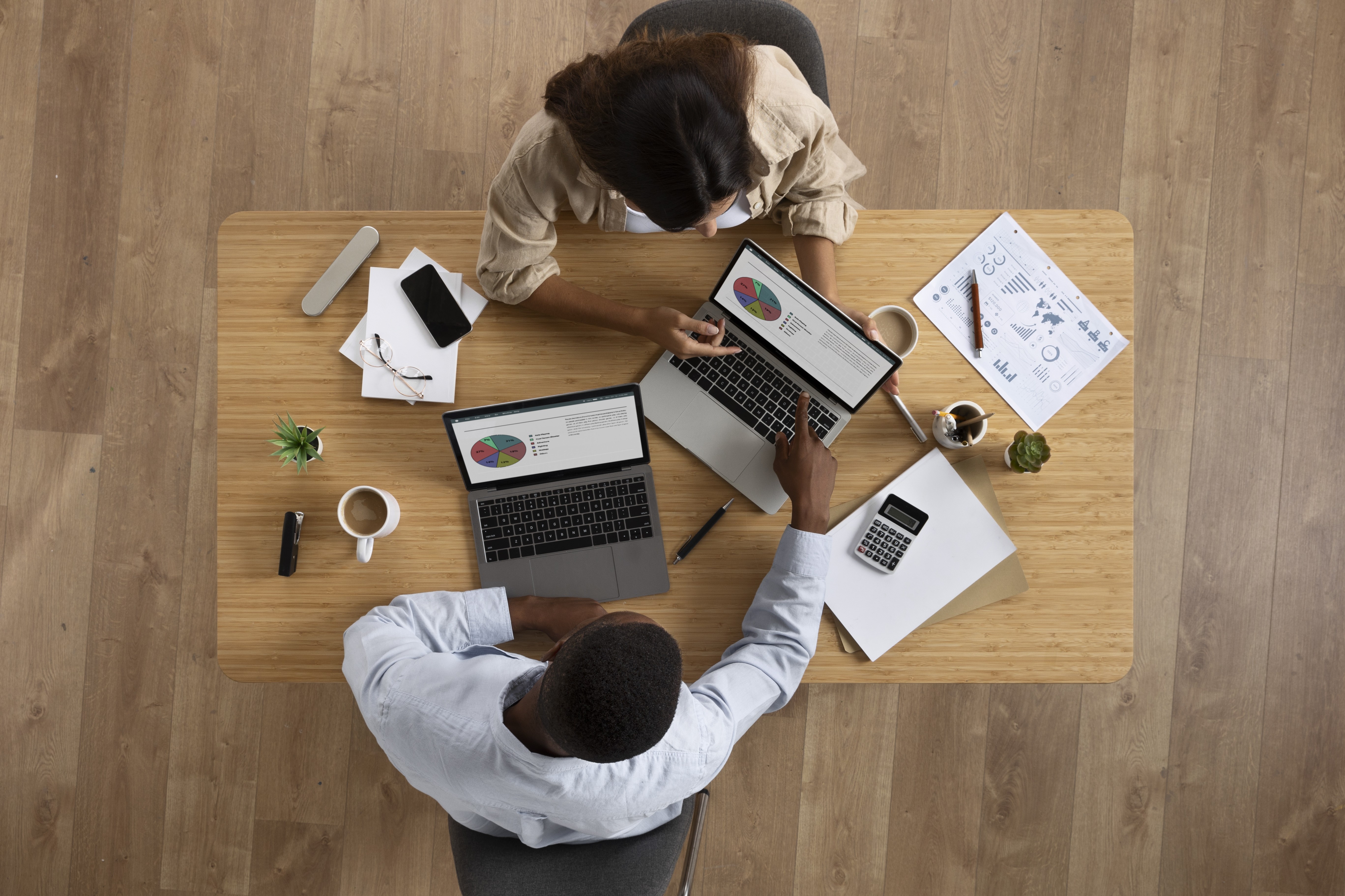 Decifrando o 'Corporativês': O Preço Oculto da Linguagem Jargão na sua Carreira e na Economia Corporativa