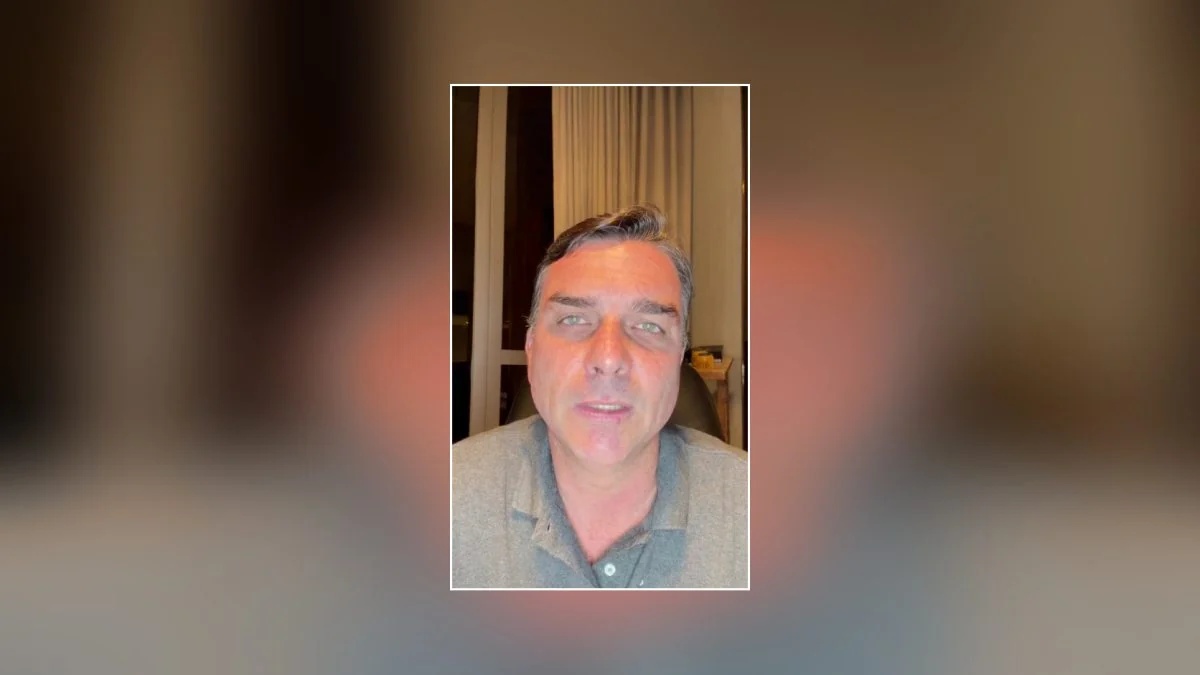 Assista ao 1º vídeo de Flávio Bolsonaro nos EUA