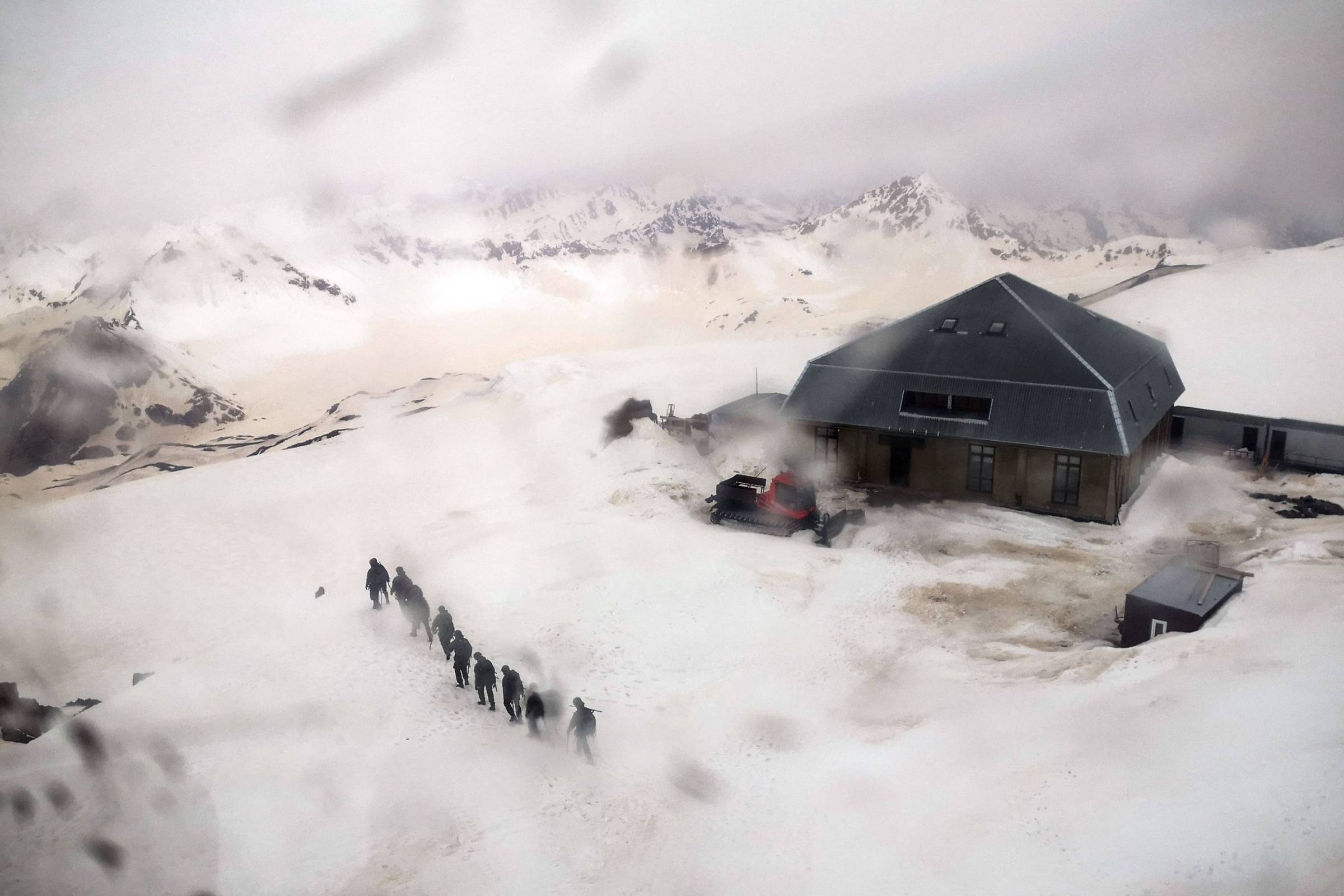 Tragédia no Cáucaso: Avalanche na Rússia Reacende Debate Global sobre Riscos e Clima nas Montanhas