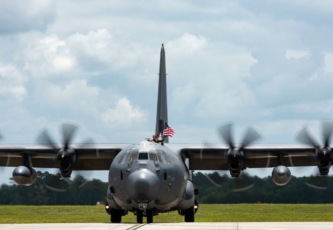 Avião dos EUA na Base Aérea de Campo Grande: Um Treinamento Militar de Consequências Impactantes