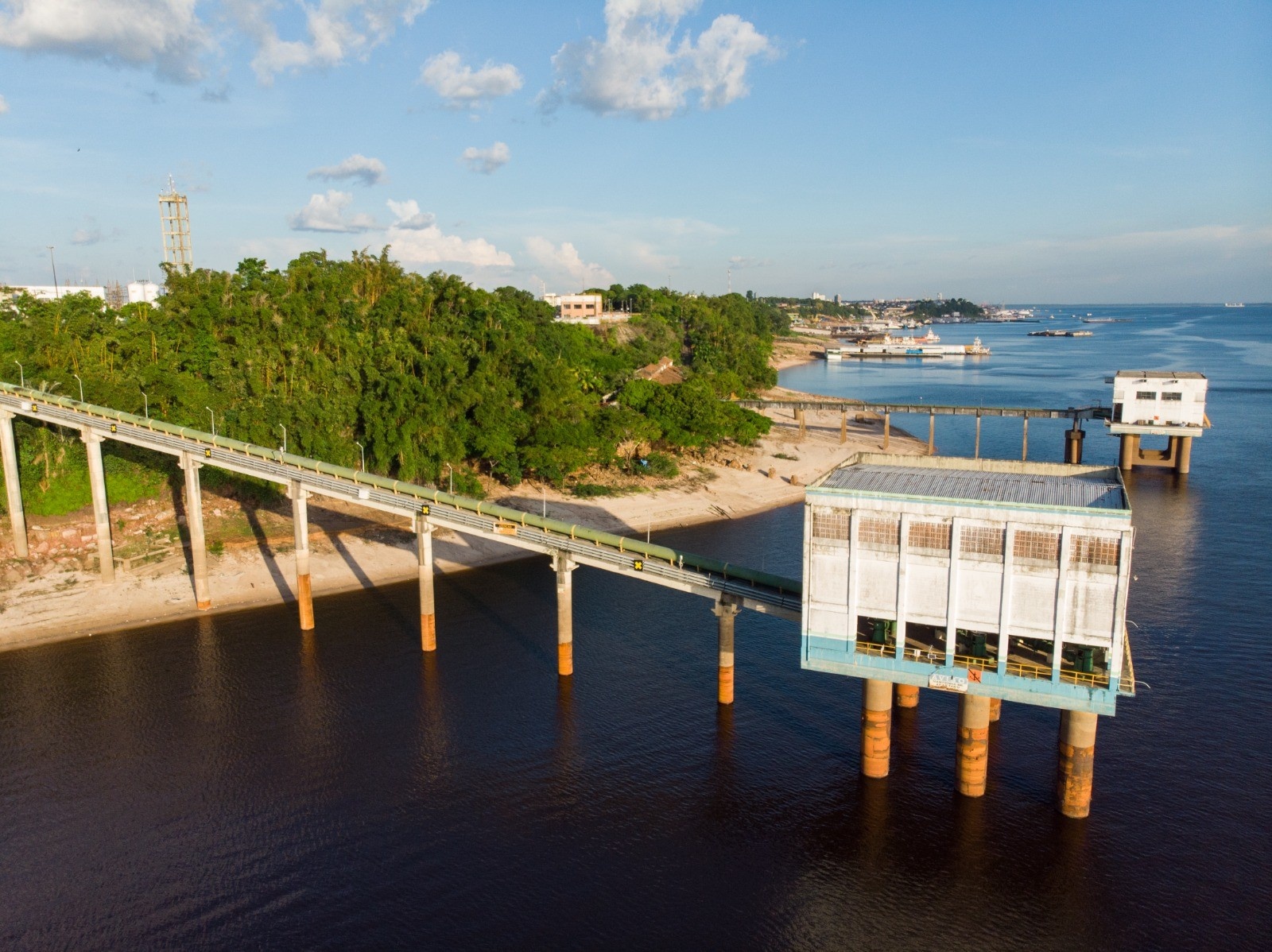 Bairros de Manaus ficam sem abastecimento de água após oscilação de energia elétrica