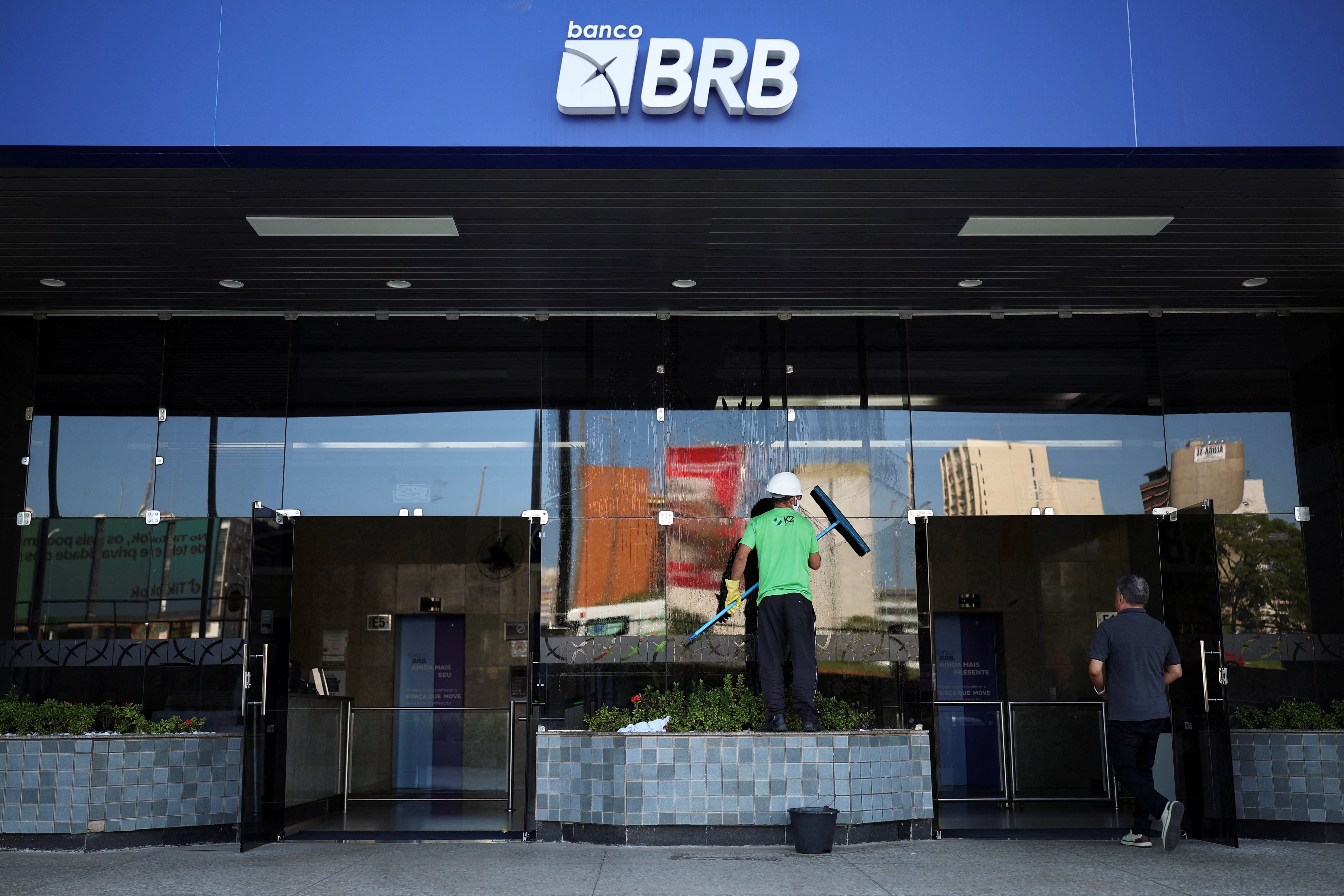 BRB e Banco Master: A Trama dos Pagamentos Antecipados e a Sombra da 'Gestão Fraudulenta'
