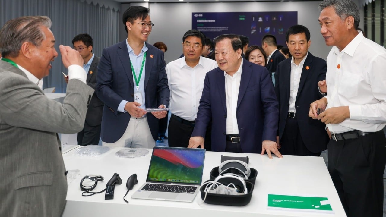 A Urgência de Pequim na Integração de Hong Kong: Análise Aprofundada das Visitas de Xia Baolong