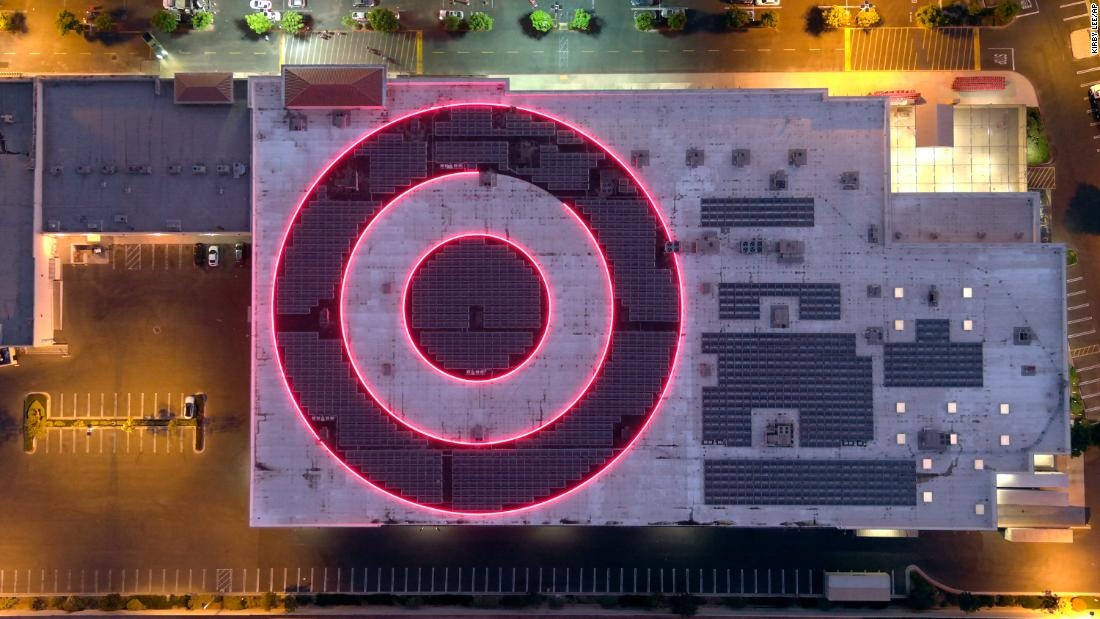 Gigantes do Varejo Ignoram Potencial Solar Bilionário em Telhados: O Dilema da Transição Energética