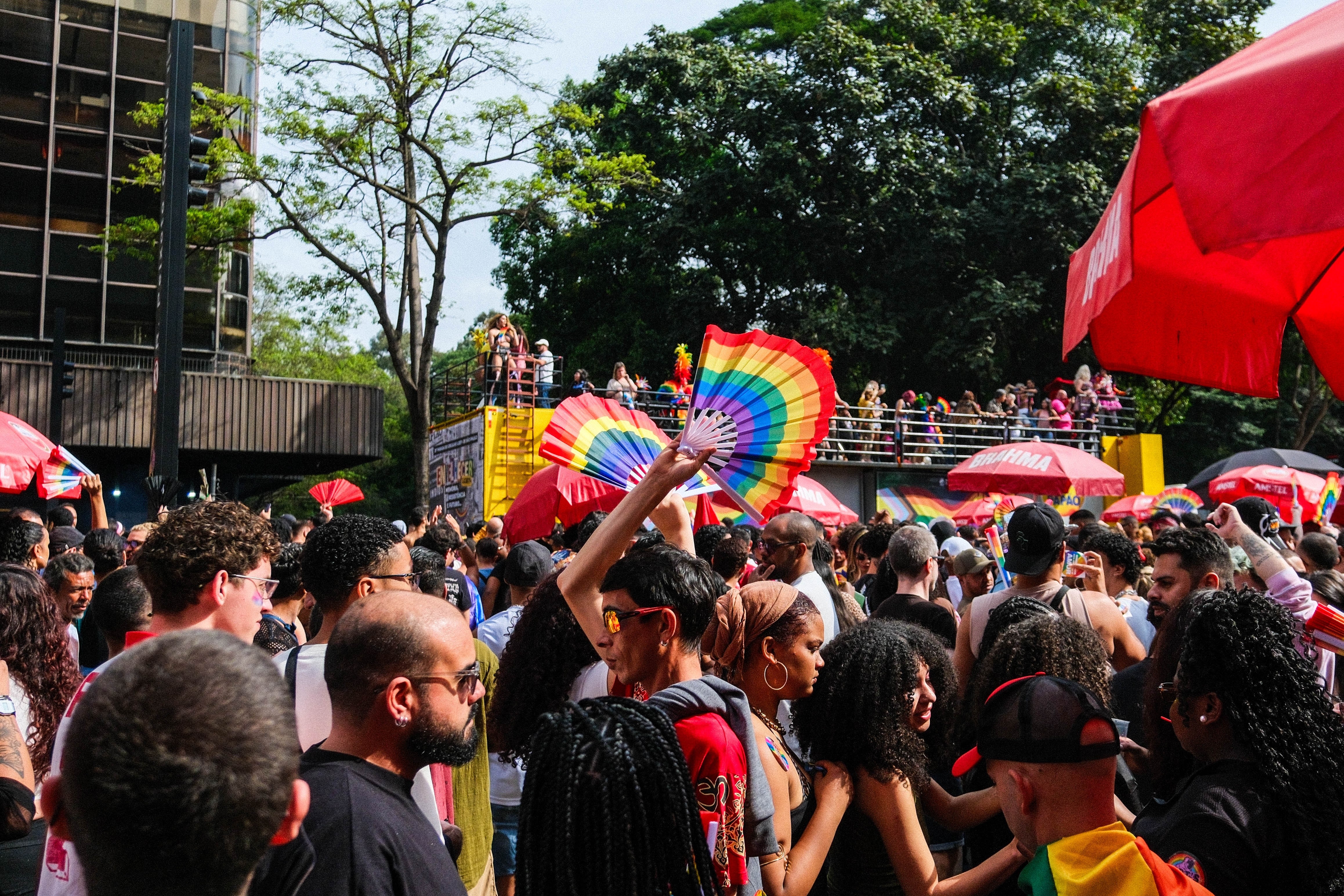 Câmara de SP e a Parada LGBT: Análise Profunda sobre Restrições e Impactos Constitucionais