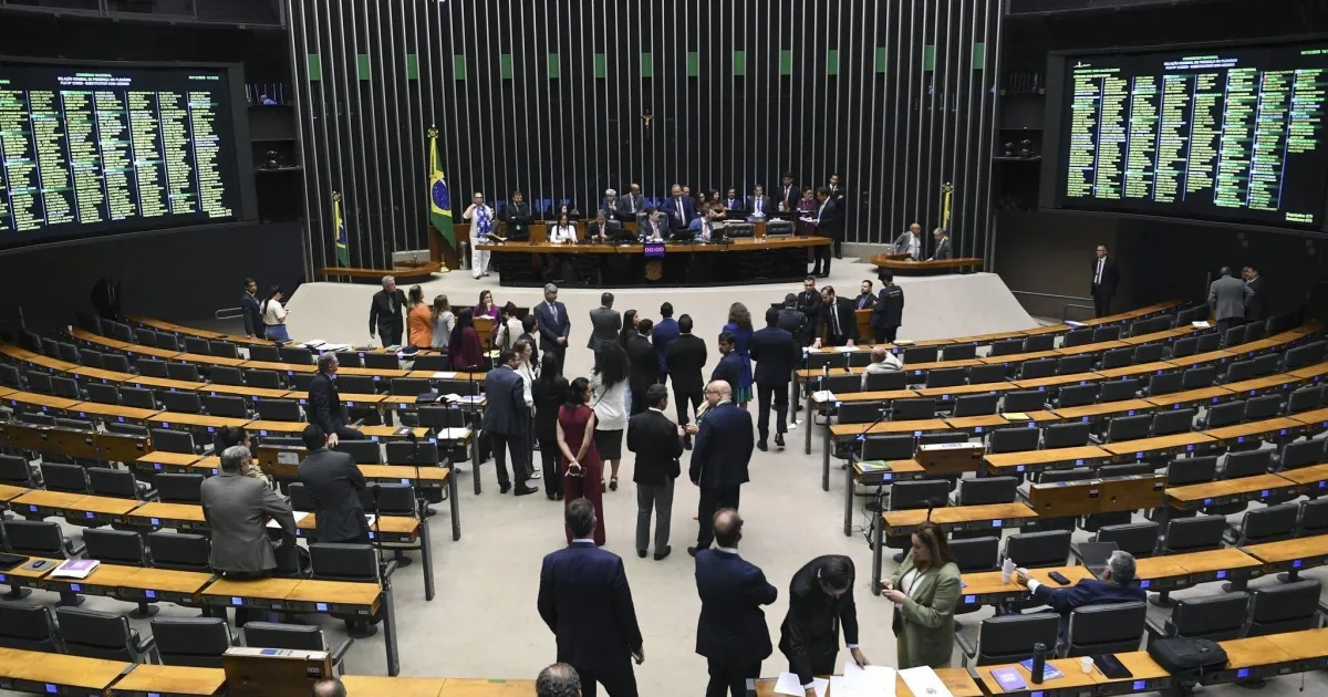 Câmara Avança na Redefinição da Jornada de Trabalho com Votação da PEC do 6x1