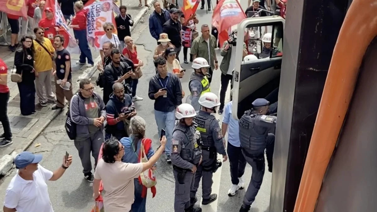 Caminhada com Lula e Haddad em São Paulo tem atrito com a PM