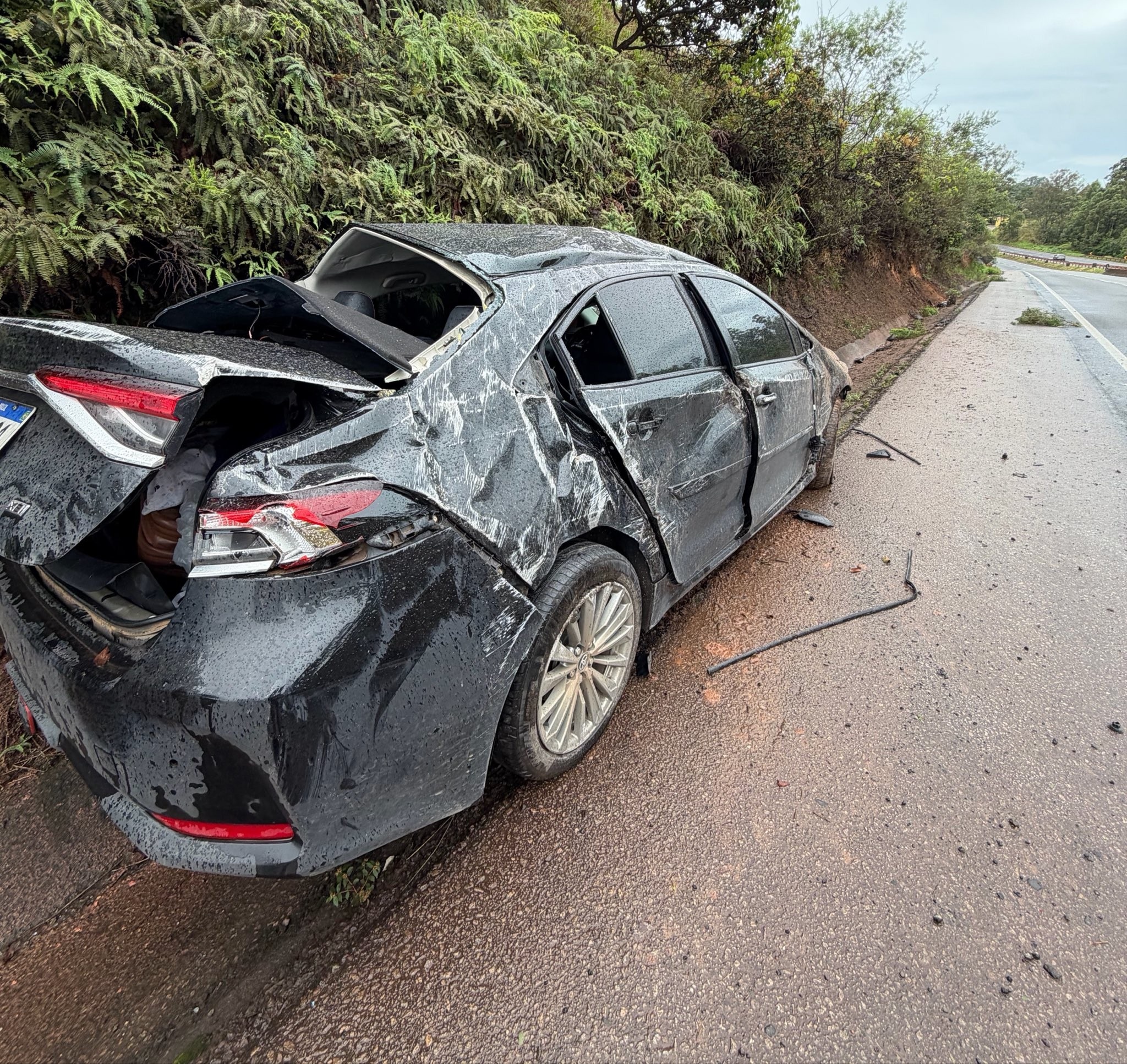 Deputado federal Rousseff Sustenta carro em acidente na BR-381
