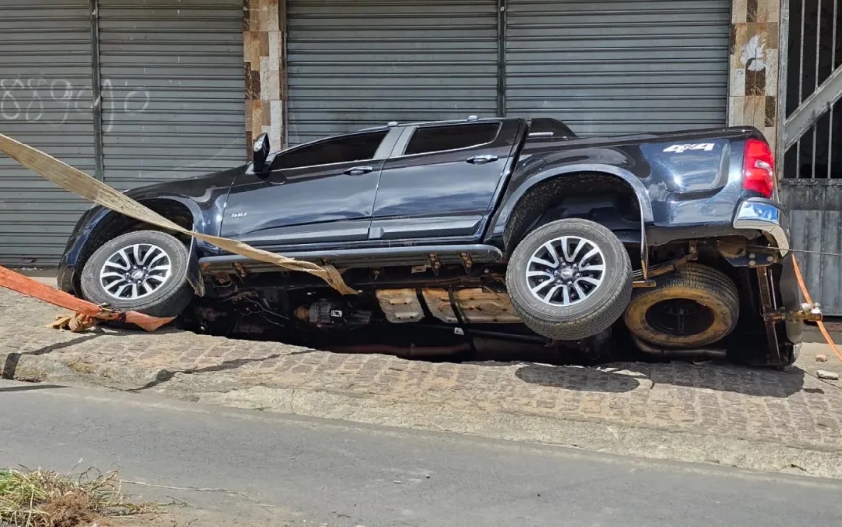 BR-420 em Mutuípe: A Cratera que Exige Mais que Reparo – Uma Análise da Fragilidade Infraestrutural Regional