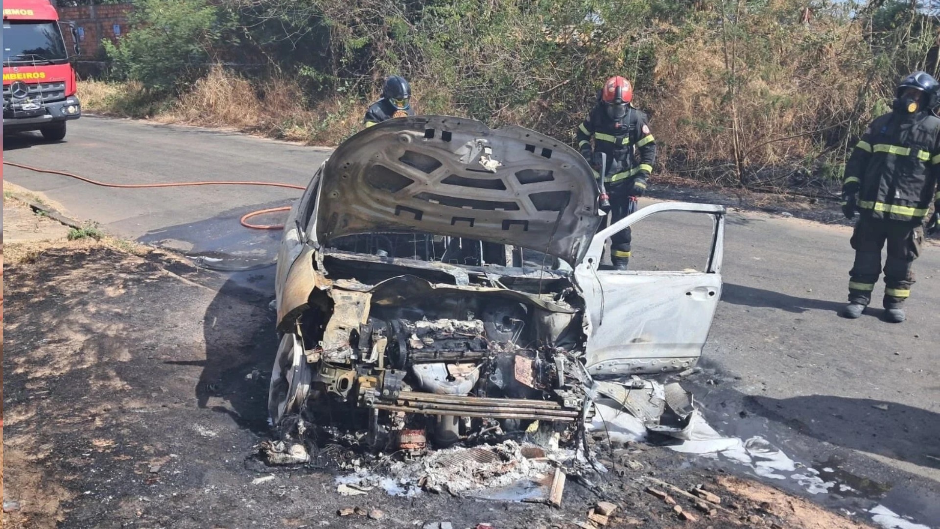 Incêndio no carro Resulta em uma Morte e uma ferida