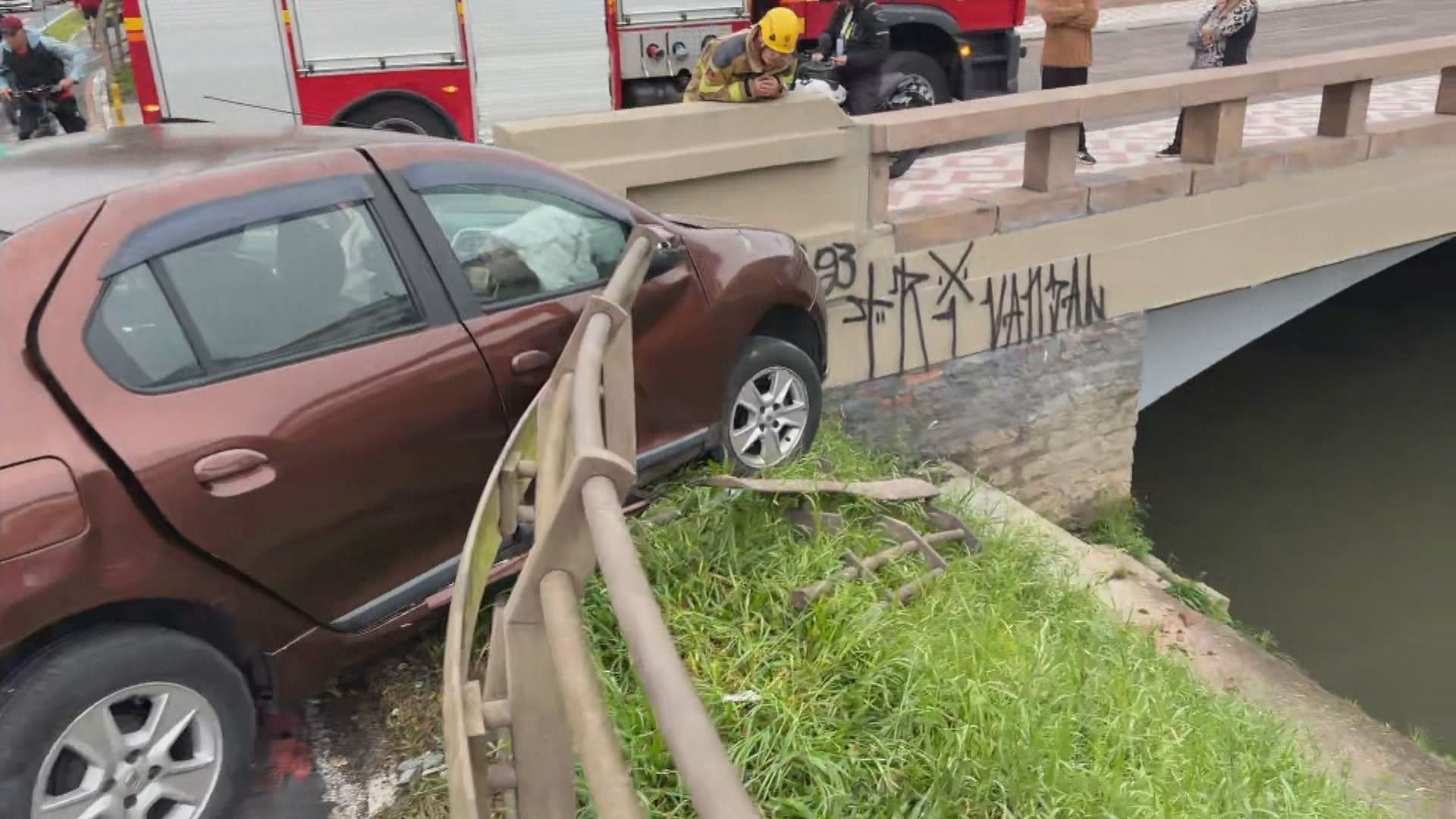 Motorista ferido e detido após acidente de porto Alegre