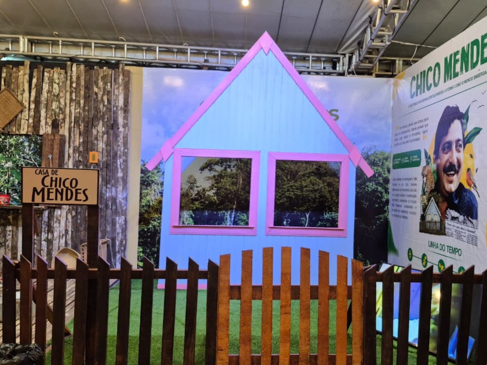 Réplica da Casa de Chico Mendes na Expoacre: Análise do Resgate Histórico e Seu Potencial Transformador Regional