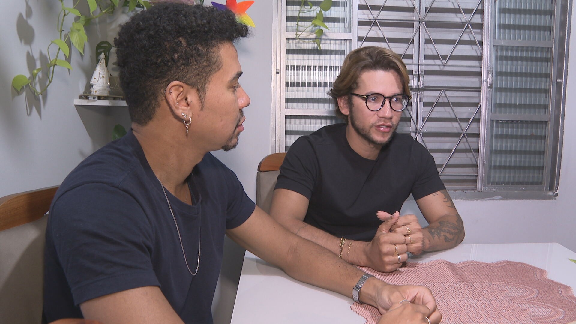 Incidente em Luziânia: Homofobia em Cerimônia Religiosa Reacende Debate sobre Fé e Direitos Civis no Regional