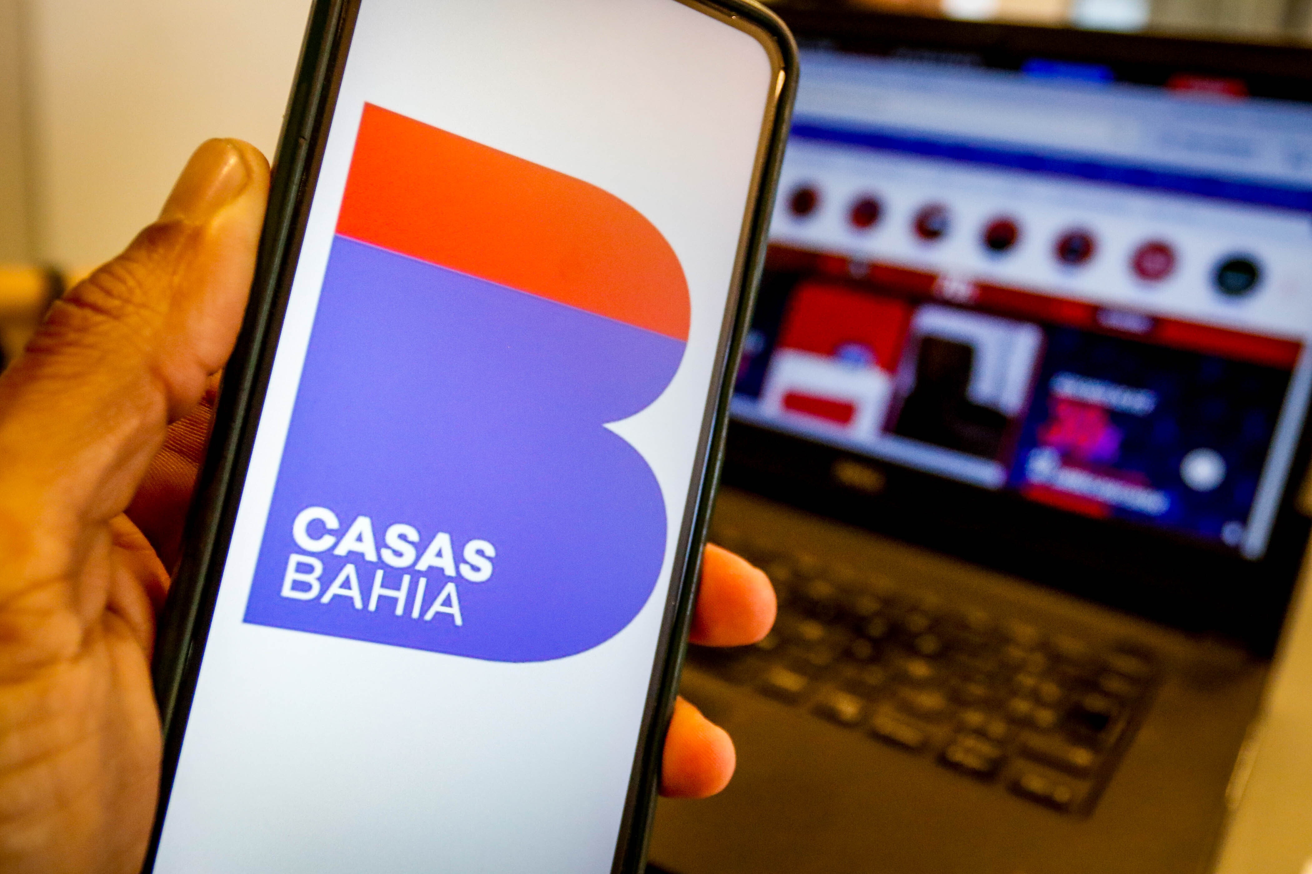 Casas Bahia Aprofunda Prejuízo Bilionário e Sinaliza Reconfiguração Urgente do Varejo Nacional
