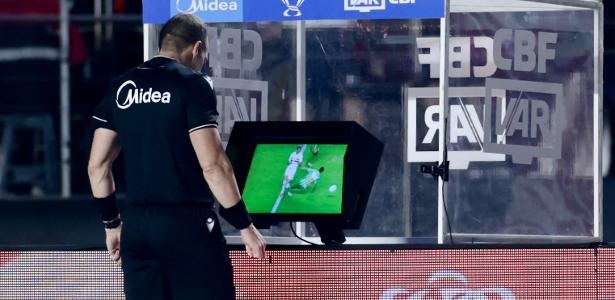 Reposicionamento Estratégico do VAR: A Busca da CBF por Imparcialidade e o Impacto no Futebol Brasileiro