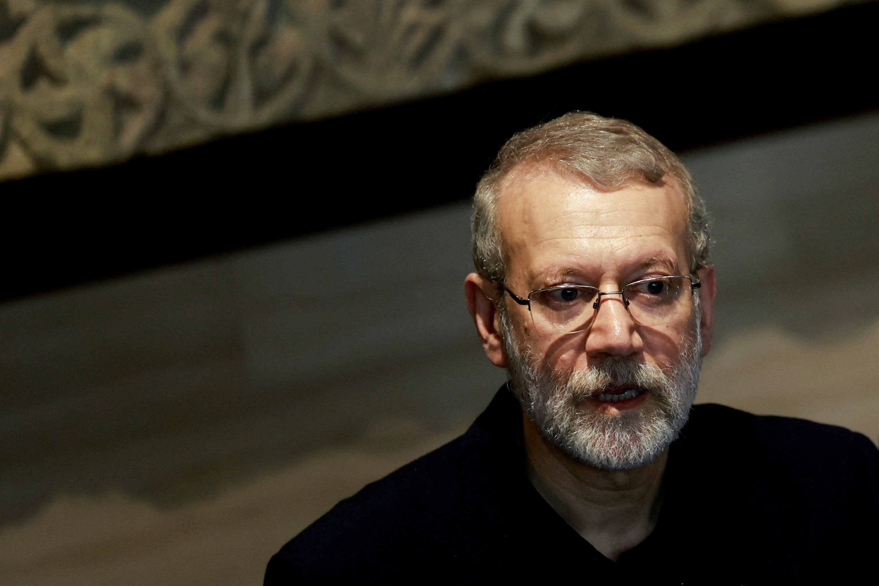 Ataque a Larijani: O Perigoso Jogo de Sombras que Redefine o Conflito no Oriente Médio