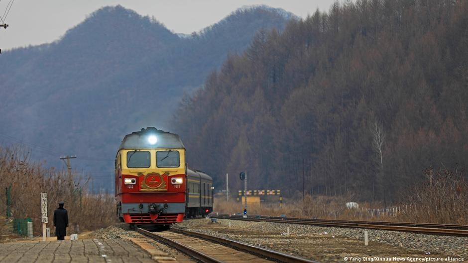 Reconexão Ferroviária China-Coreia do Norte: Mais Que Trens, Um Eixo Geopolítico em Gestação