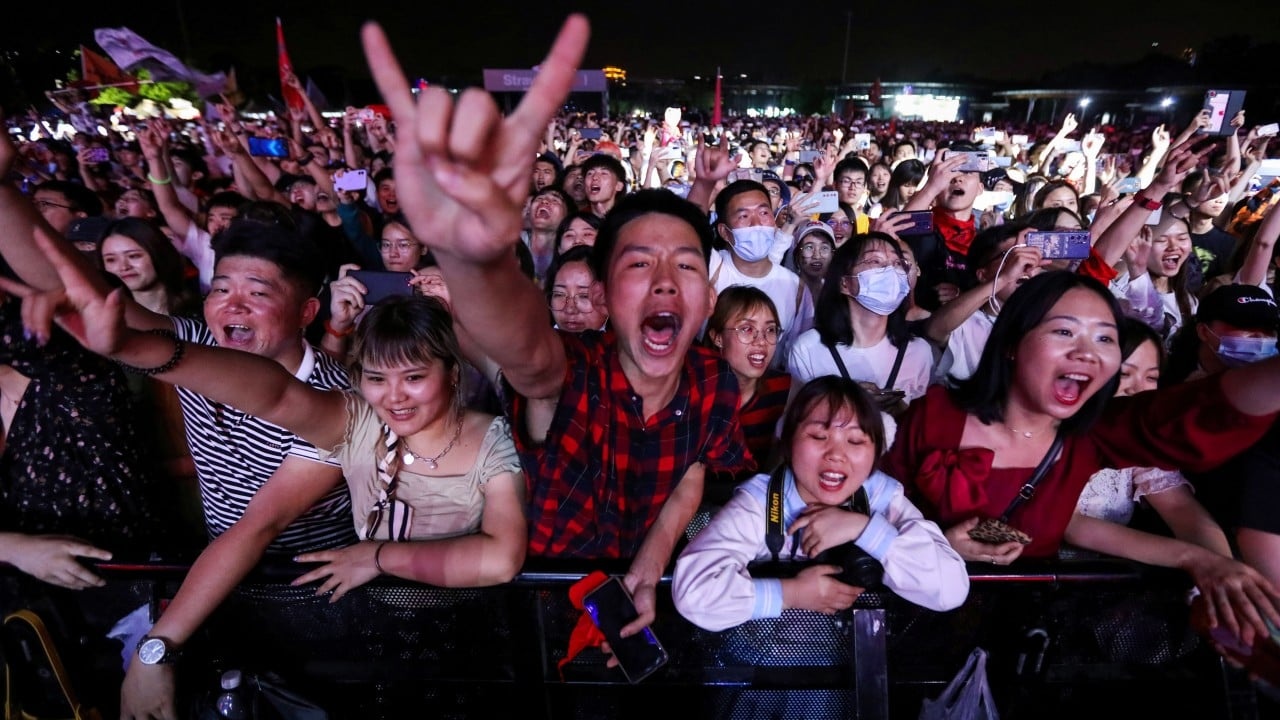 A Reconfiguração do Consumo Chinês: Como a Música ao Vivo Impulsiona Cidades Menores e a Economia Nacional