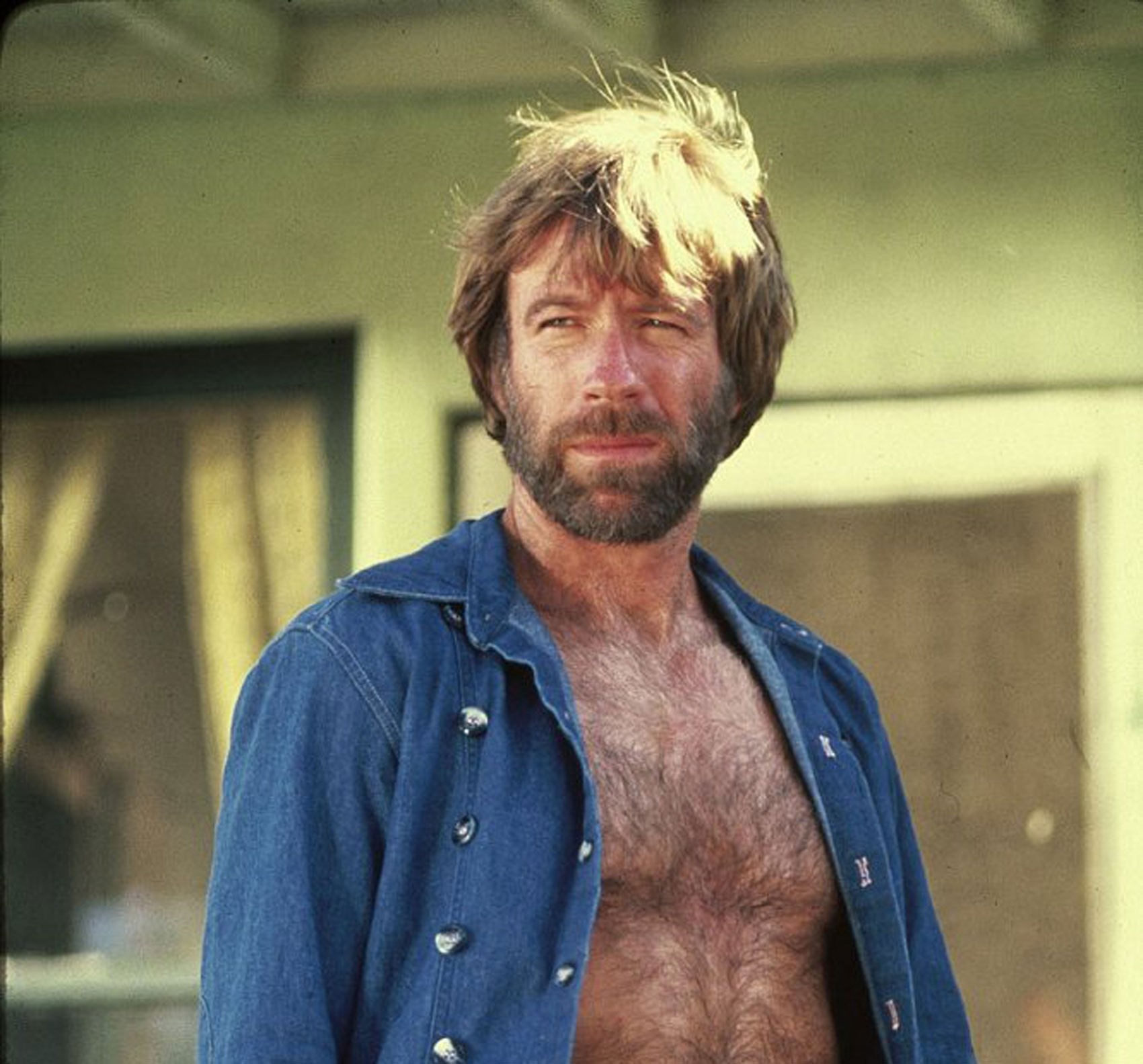 A Morte de Chuck Norris: O Legado Político e a Fusão da Cultura Pop com o Conservadorismo Americano