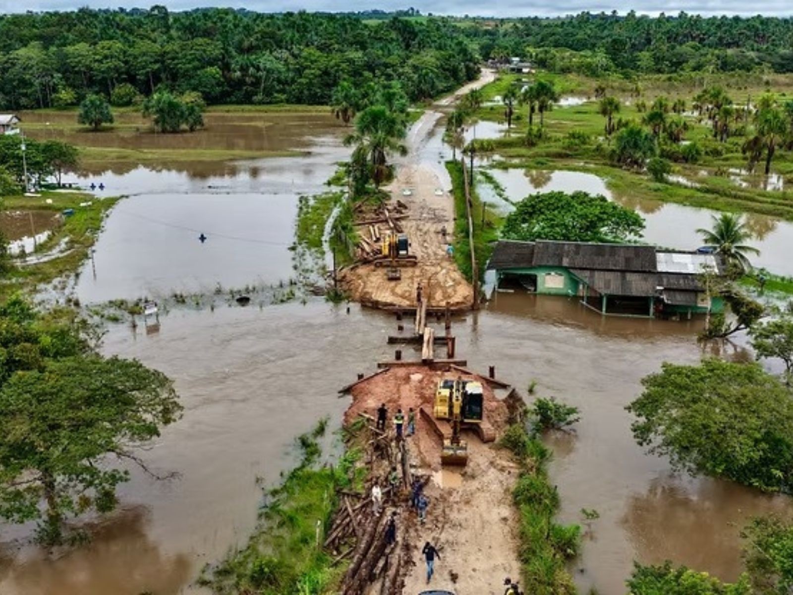 Crise Climática no Acre: Mâncio Lima Submersa, Revelando Vulnerabilidades e Desafios Estruturais