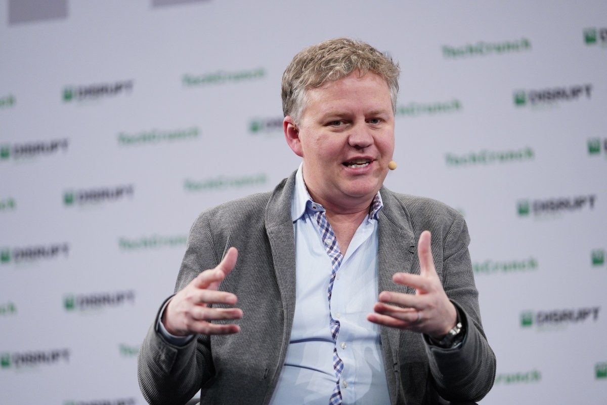 A Contradição da IA: Cloudflare Demite 1.100 Pessoas Enquanto Bate Recorde de Receita por Eficiência Autônoma