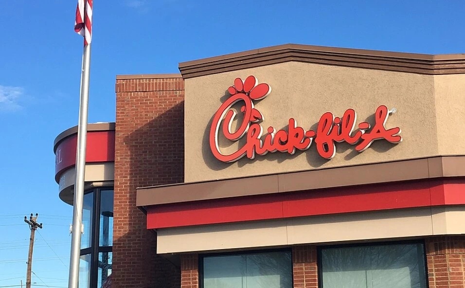 Além do Frango: A Estratégia de US$ 22 Bilhões da Chick-fil-A e o Poder da Gamificação no Consumo