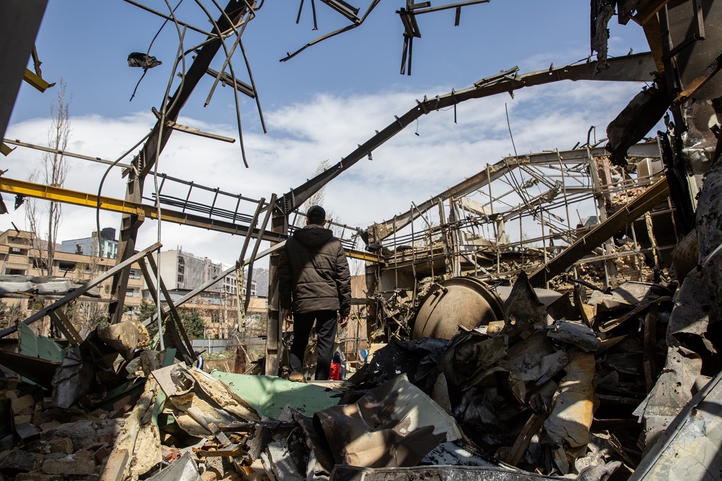 Guerra no Oriente Médio Esgota Arsenais Estratégicos dos EUA: O Impacto Silencioso nos Negócios Globais