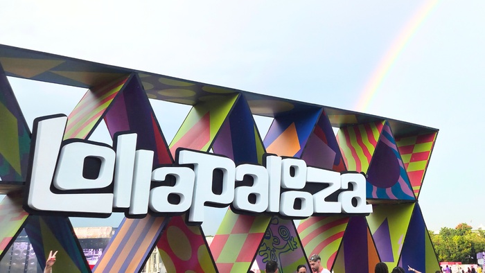 A Fronteira Digital: Por Que a Perfeição em Imagens de Eventos Massa Desafia a Tecnologia Móvel