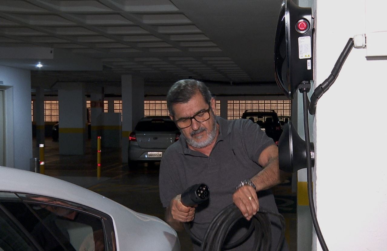 Carro Elétrico em Condomínio: A Nova Lei de SP e a Transformação Silenciosa do Mercado Imobiliário e da Mobilidade Urbana