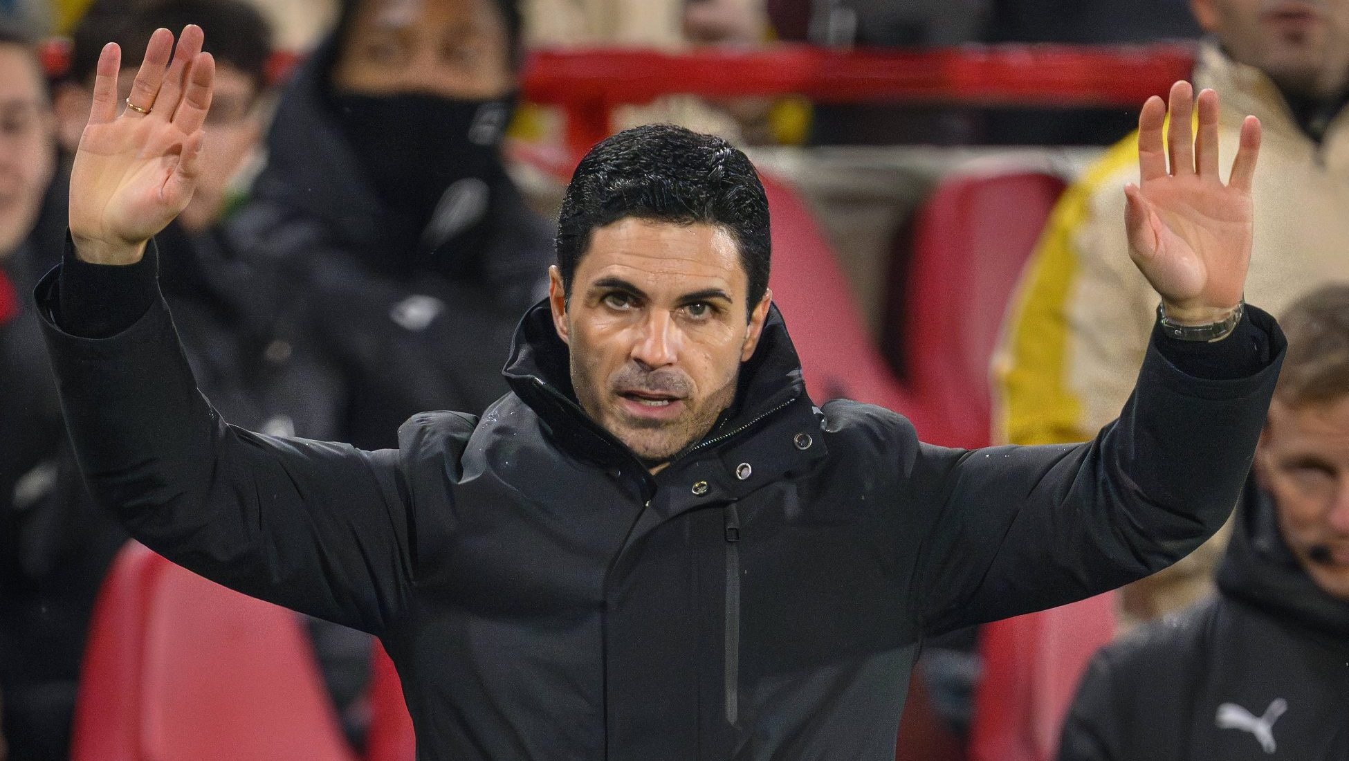 O Paradoxo da Ambição: Como o Arsenal Enfrenta um Dilema Crucial em Meio à Disputa por Títulos