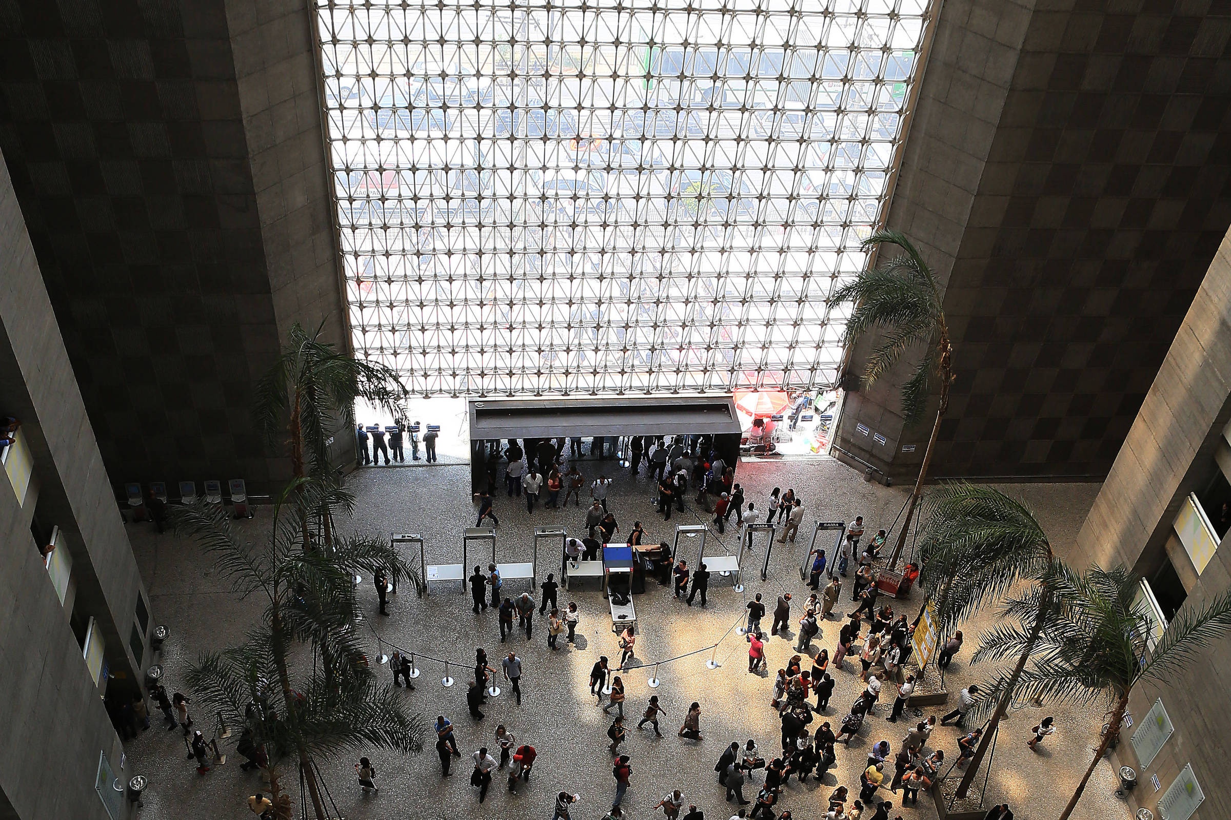 Justiça do Trabalho: O Efeito Dominó dos 'Penduricalhos' no Cotidiano do Cidadão