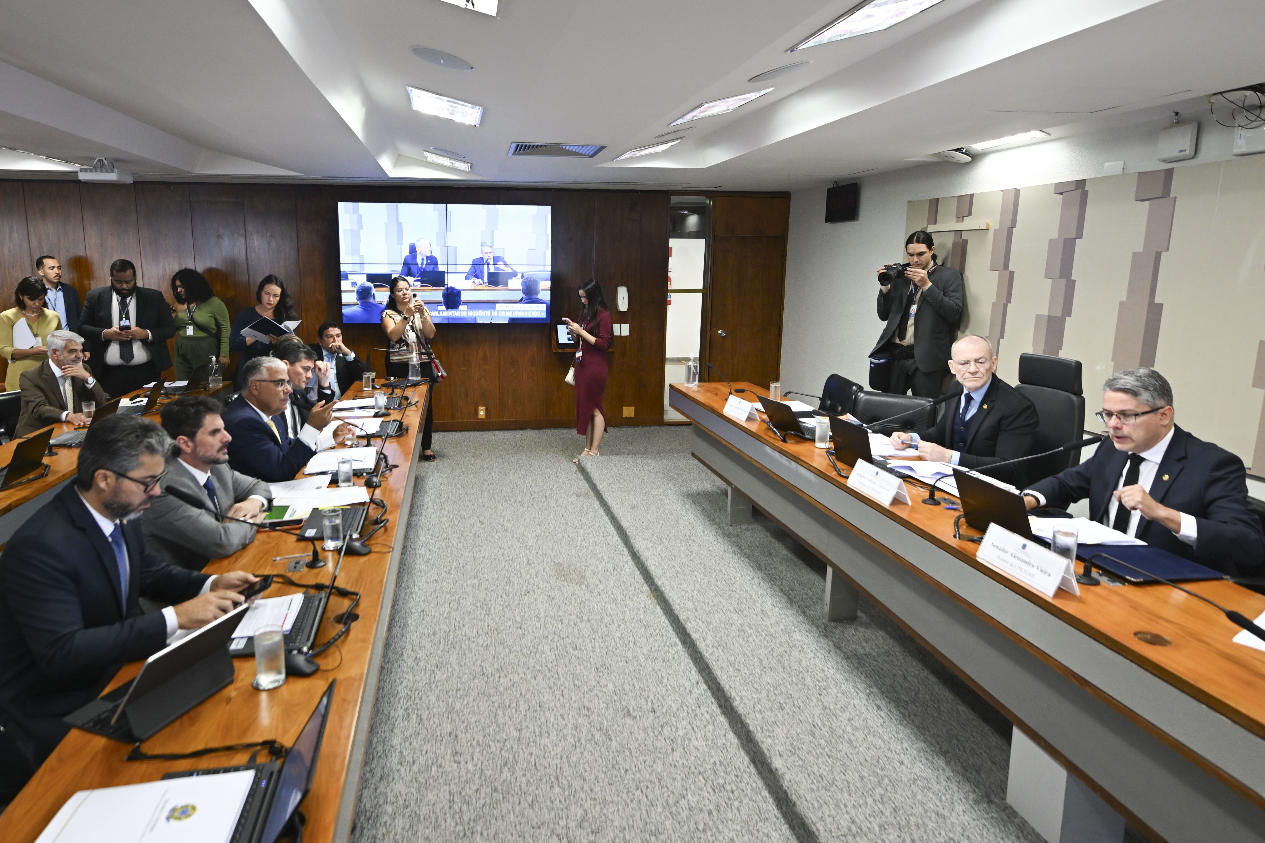 Quebra de Sigilo do Fundo Arleen: Um Raio-X nas Conexões Ocultas do Poder