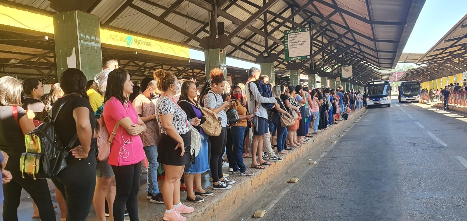 Justiça do Trabalho Intervém e Bloqueia Frota de Ônibus no Acre em Meio a Crise Trabalhista e Financeira