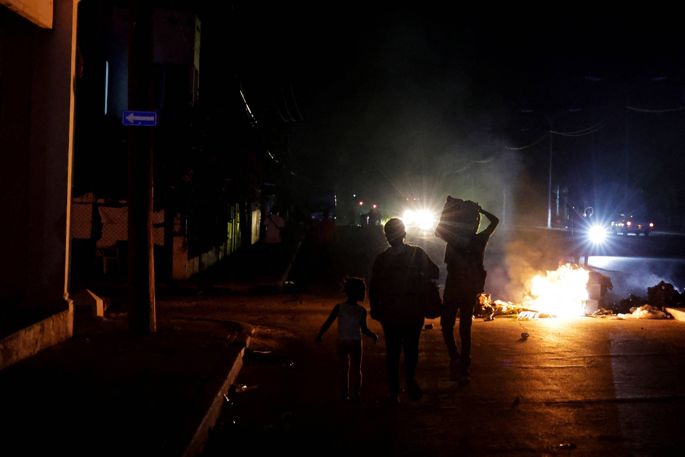 Cuba em Colapso: A Crise Energética e o Grito das Ruas Contra o Embargo Americano
