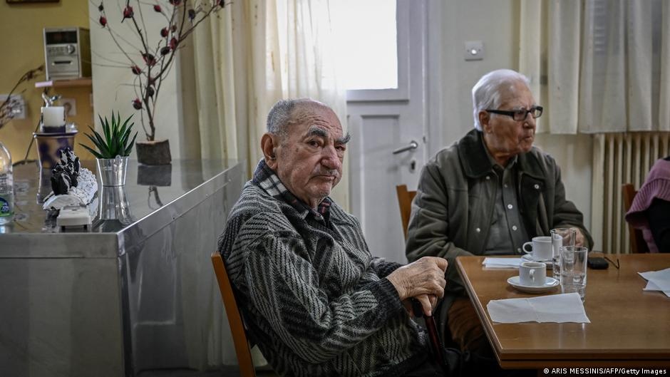 Estudo Revela Ligação Intrínseca entre Interações Sociais Desgastantes e Aceleração do Envelhecimento Biológico