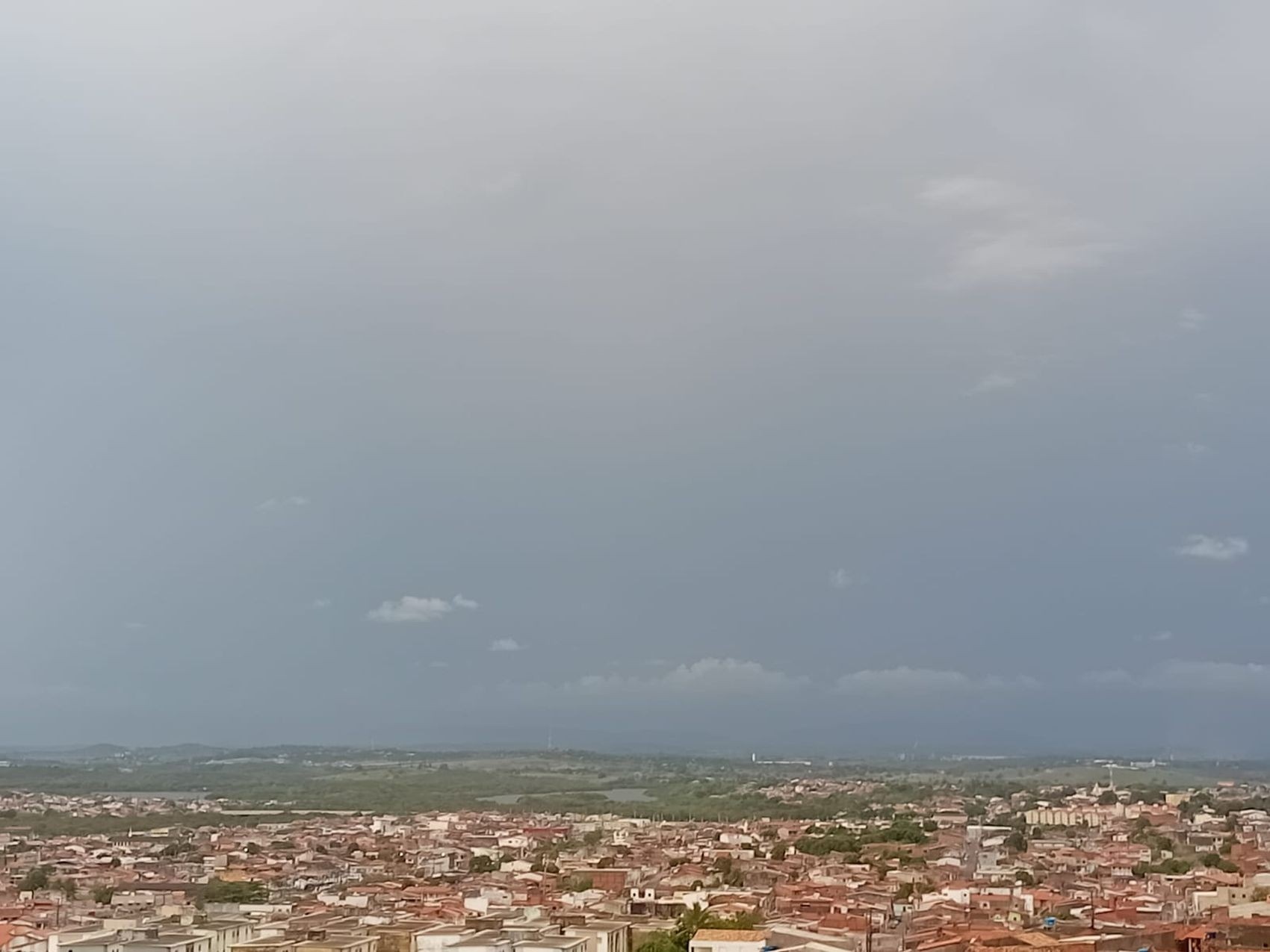 Alerta de Chuvas Moderadas a Intensas em Sergipe Revela Vulnerabilidades Regionais Estruturais