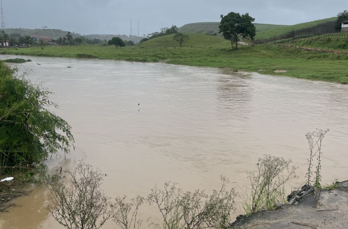 Alerta de Chuvas Intenso no Litoral Norte de Alagoas: Desvendando o Risco Hidrológico e Seus Impactos Profundos
